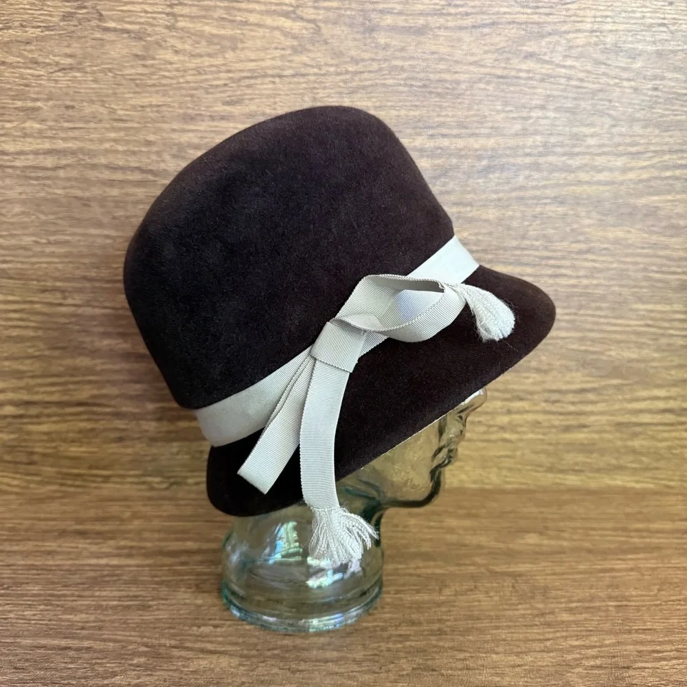 1950s Juli-Kay Brown Felt Cloche Revival Hat Mid Century Vintage Gatsby‎ Style S